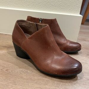 Dansko Raina Calf Leather Heeled Bootie in Chesnut Size 38/8